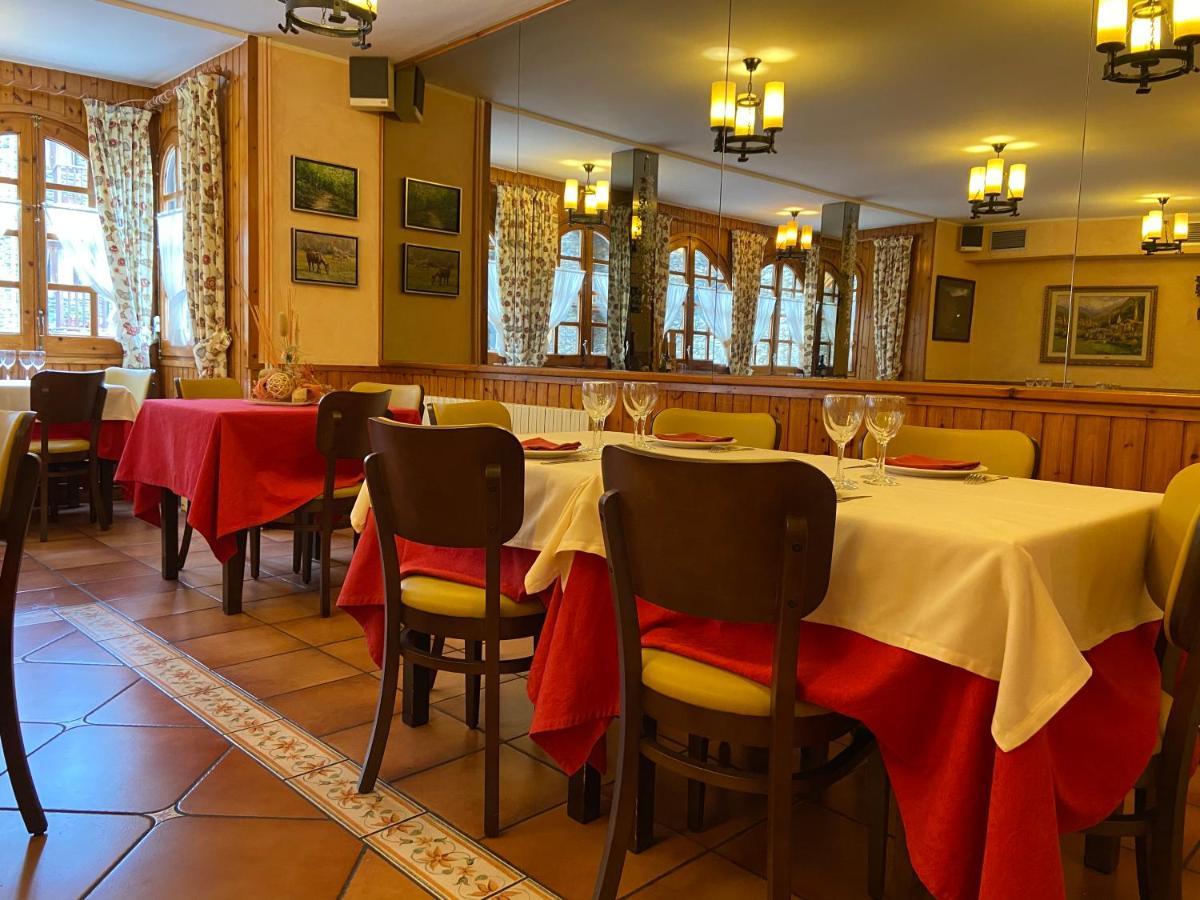 Hostal Montana Alins Zewnętrze zdjęcie