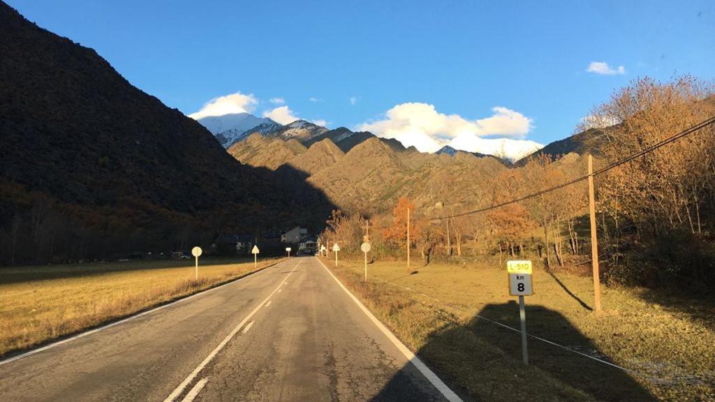 Hostal Montana Alins Zewnętrze zdjęcie