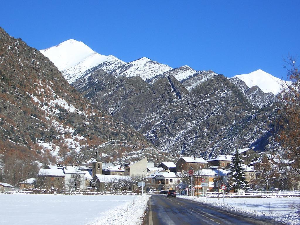 Hostal Montana Alins Zewnętrze zdjęcie